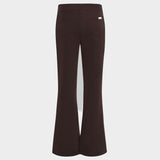 Damskie spodnie medyczne flare z rozszerzaną nogawką, brązowy kolor, tylny widok, elegancki  styl.