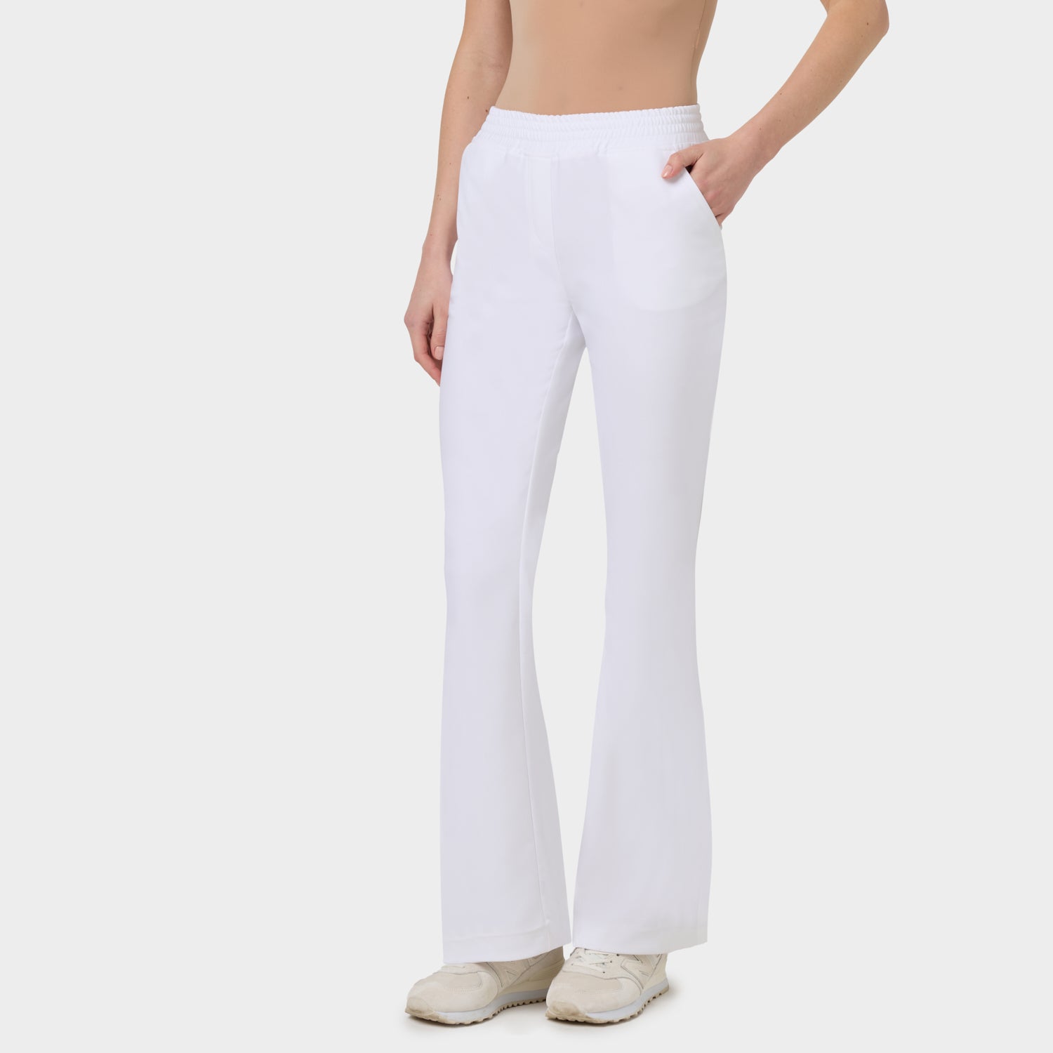 SPODNIE MEDYCZNE DAMSKIE FLARE W KOLORZE BIAŁYM