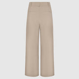 Spodnie medyczne damskie Aura LATTE w kolorze latte, widok z tyłu, z szerokimi nogawkami i wysoką talią.