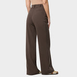 Damskie spodnie medyczne Aura w kolorze Milk Chocolate z szerokimi nogawkami i wysoką talią.