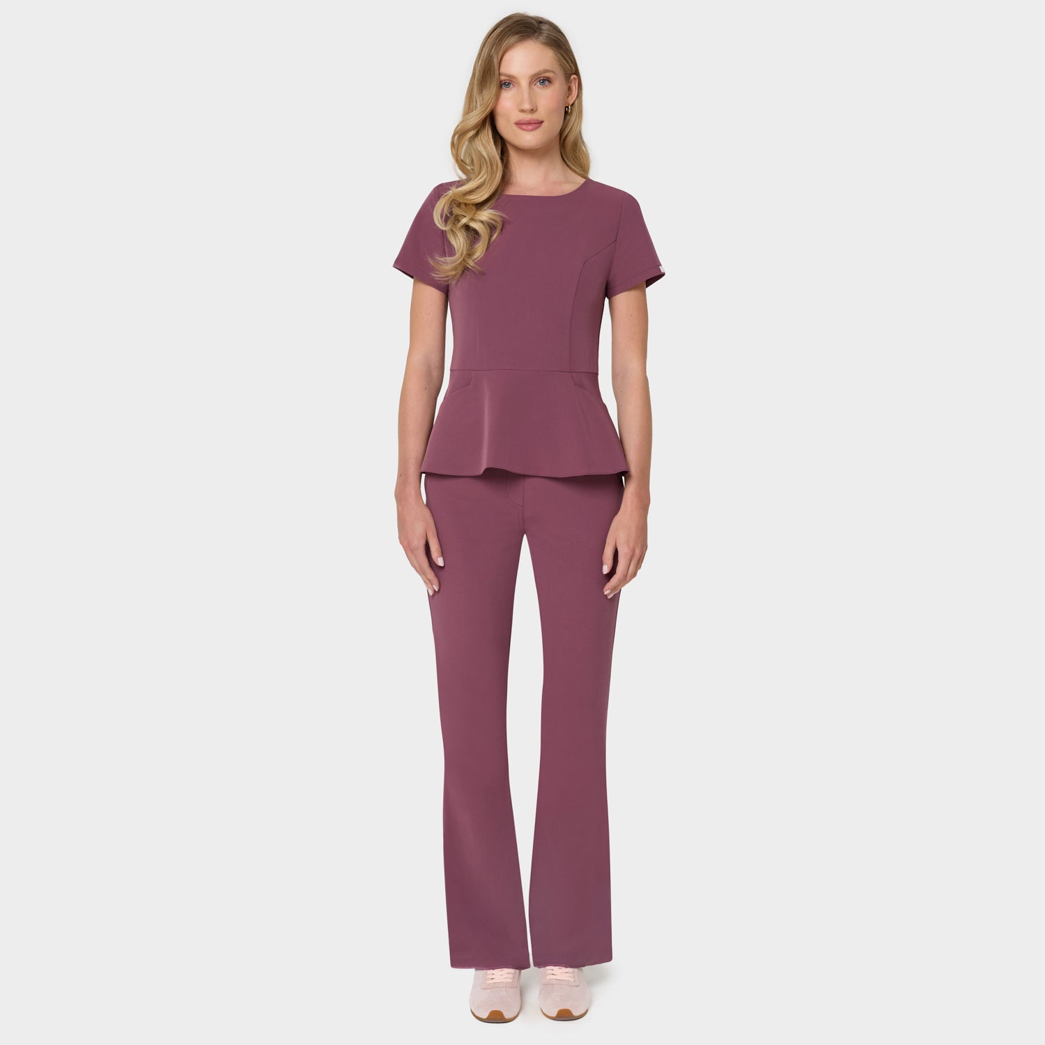 Bluza medyczna damska z baskinką KIM w kolorze Dusty Plum - kobieca, taliowana - Vena Uniformy