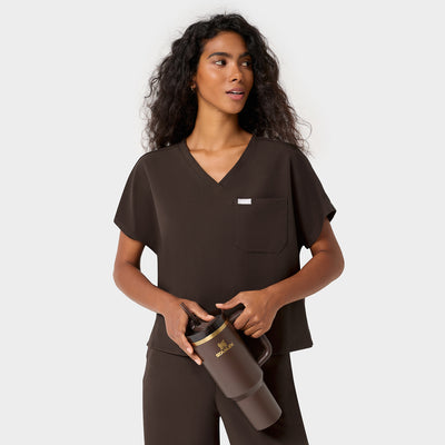 Bluza medyczna damska LUNA w kolorze Dark Chocolate – krótki fason crop, dekolt V i rękawy dolman – Vena Uniformy