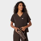 Bluza medyczna damska LUNA w kolorze Dark Chocolate – krótki fason crop, dekolt V i rękawy dolman – Vena Uniformy