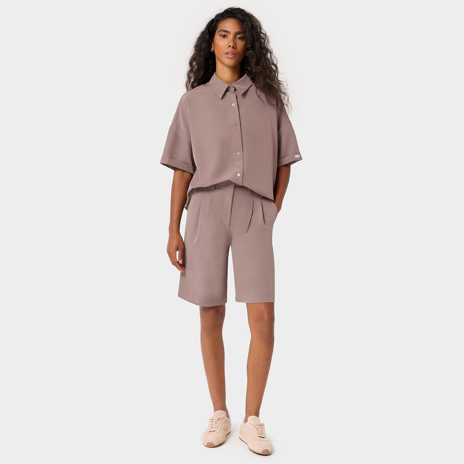 Bluza koszulowa Alice w odcieniu Light Brown - luźny oversize krój z wiskozy z elastanem, damska odzież medyczna Vena Uniformy