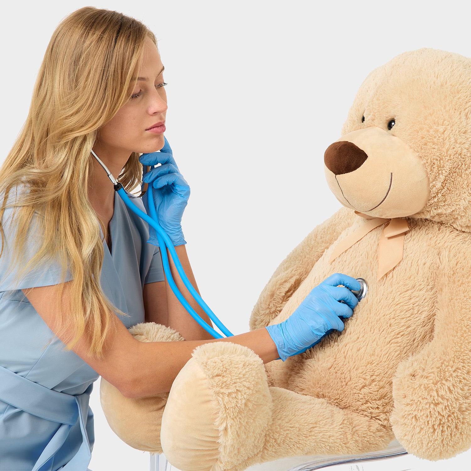 Fartuszek medyczny SOPHIA baby blue - kobieta w ruchu