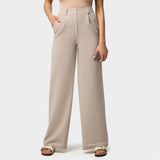 Damskie spodnie medyczne Aura LATTE w kolorze latte, szerokie nogawki i wysoka talia, idealne na co dzień i do pracy.