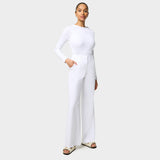 Damskie spodnie medyczne Aura WHITE z szerokimi nogawkami i wysoką talią, idealne do pracy.