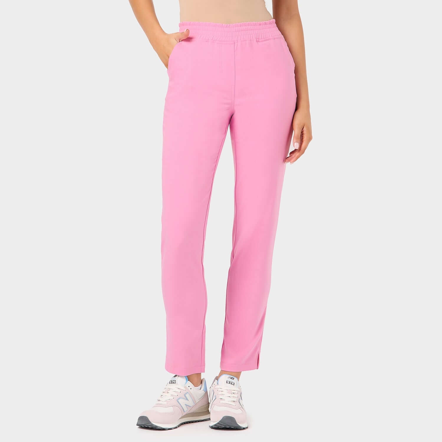 Spodnie medyczne damskie Candy Pink - widok przodem, cała postać modelki