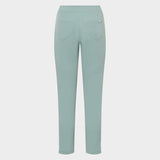 Packshot spodni medycznych w kolorze Sage Green